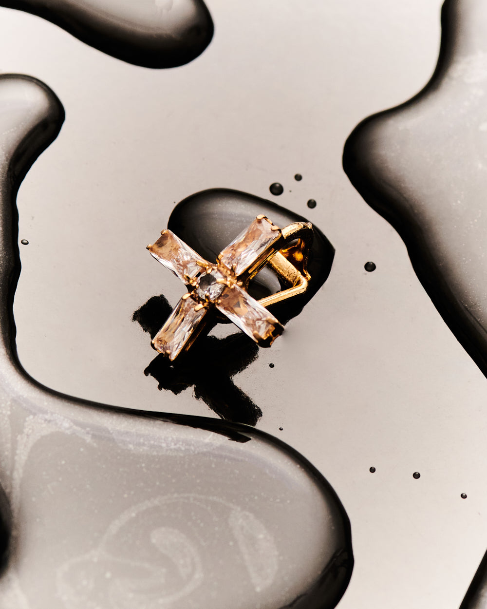 Iole ear cuff